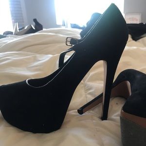 H by Halston platform black suede pumps